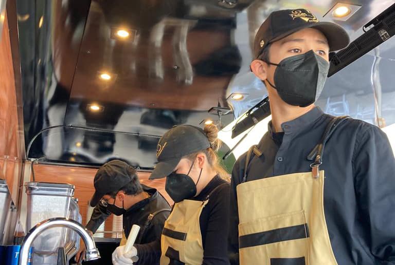 Food truck en evento nocturno